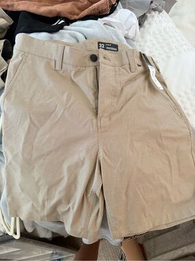 Hurley Men's Tan Flat Front Shorts - Classic Everyday Style